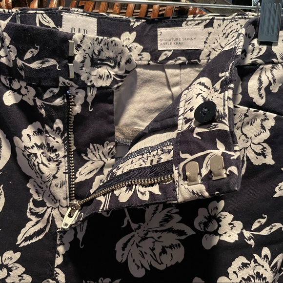 Gap navy and white floral skinny ankle pants - Picture 5 of 9